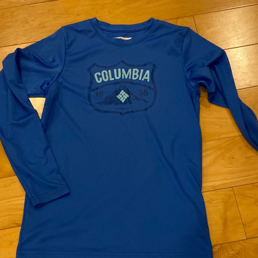 Blue Columbia athletic, wicking long-sleeve T. Sz M